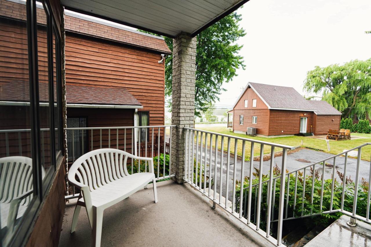 Auberge Harris Saint-Jean-sur-Richelieu Exterior foto
