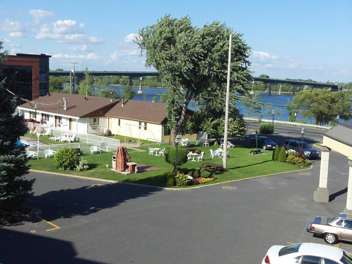 Auberge Harris Saint-Jean-sur-Richelieu Exterior foto
